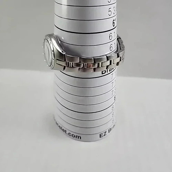 Womens Timex White Dial Crystal Watch Stainless Steel Band New Battery Dainty - Picture 7 of 16